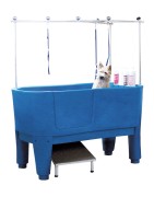 Baignoire polyéthylène bleue sur pieds pour lavage chien