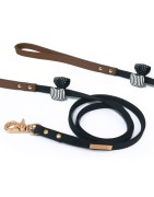 Laisse pour chien en cuir et noeud papillon bleu marine et blanc