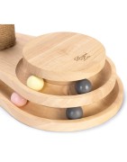Griffoir chat avec boulier et jouet suspendu | Designed by Lotte Inez